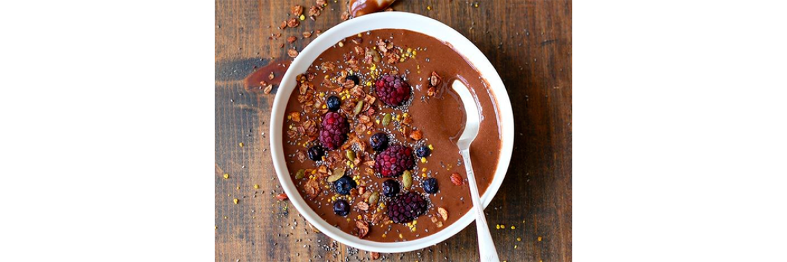 Cacao smoothie bowl