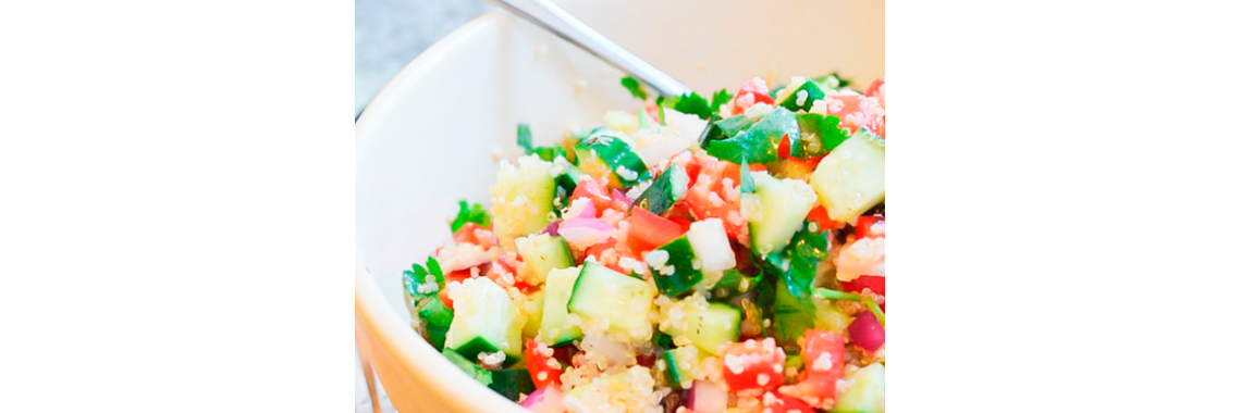 Ensalada de quinoa y pepino con perejil