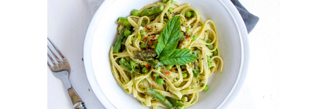 Espagueti con pesto y moringa